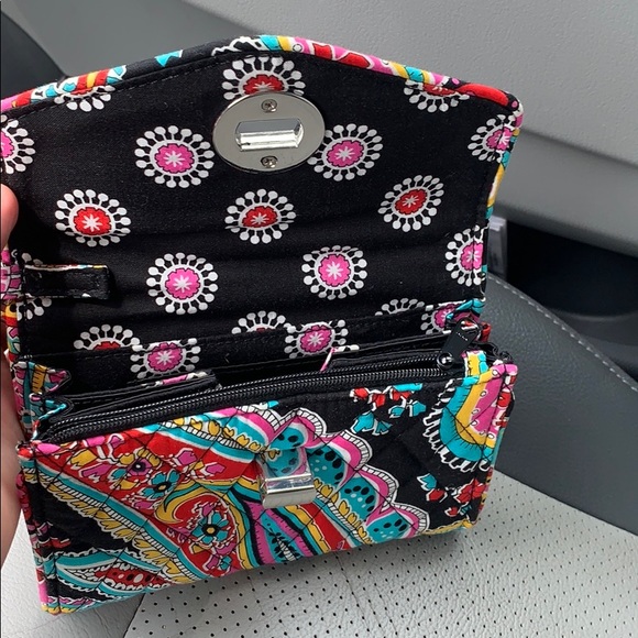Vera Bradley women’s turn lock wallet NEVER USED - Picture 3 of 3